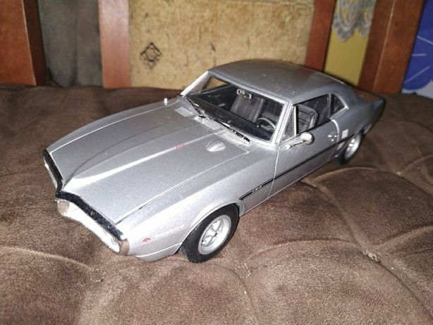 Model samochodu Pontiac Firebird 1967 w skali 1:24 firmy Welly