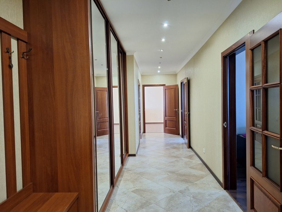 3-кімнатна 108 м УКОМПЛЕКТОВАНА меблями та технікою на К.шляху 1Д