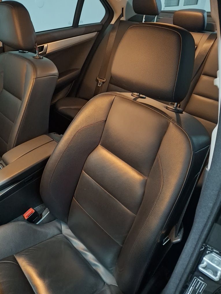 Mercedes-Benz C 220 CDi Avantgarde BlueEfficiency Aut. Nacional