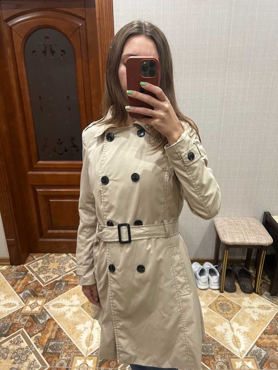 Тренч бежевого кольору