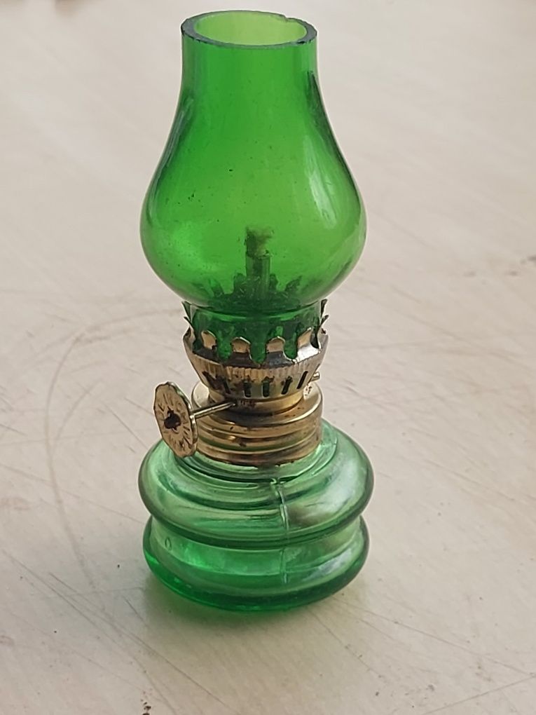 Mała lampka naftowa
