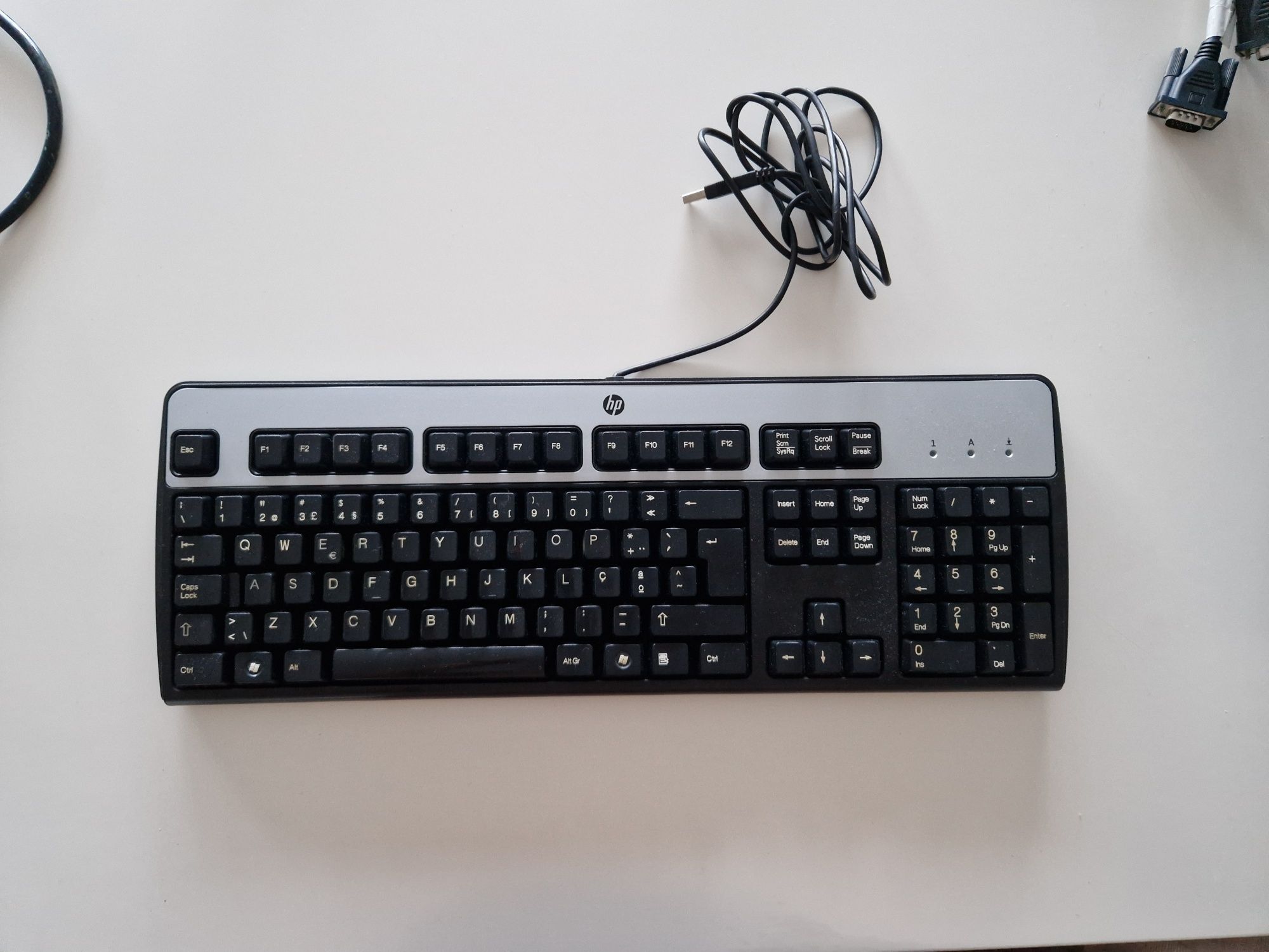 KIT HP (computador + monitor + teclado + rato)