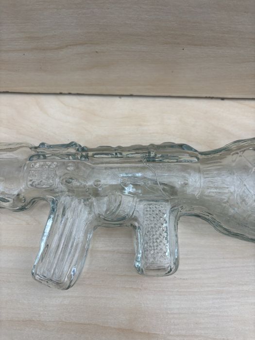 Пляшка у вигляді автомата