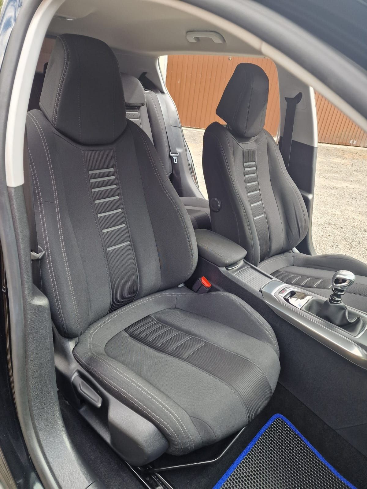 PEUGEOT 308 - benzyna, 2014 r. - utrzymany w perfekcyjnym stanie.
35 0