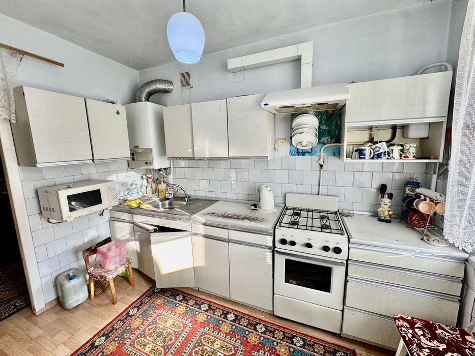 Продається 4-кімнатна квартира смт. Заводське