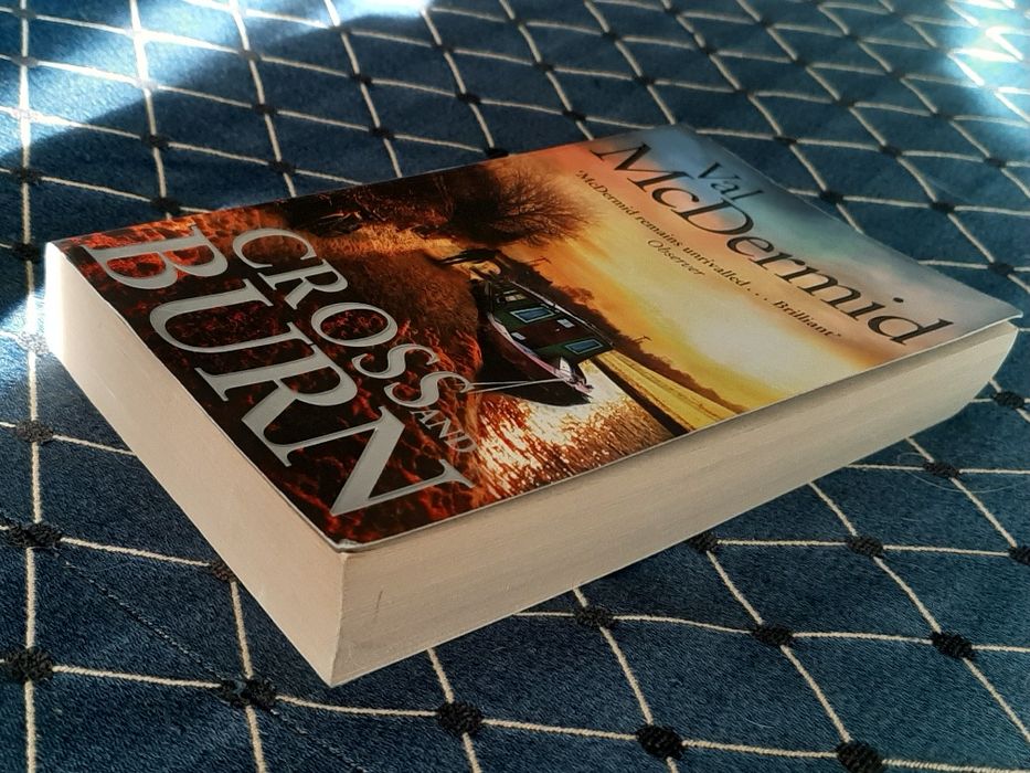 Literatura Internacional de Val McDermid "Cross and Burn"
