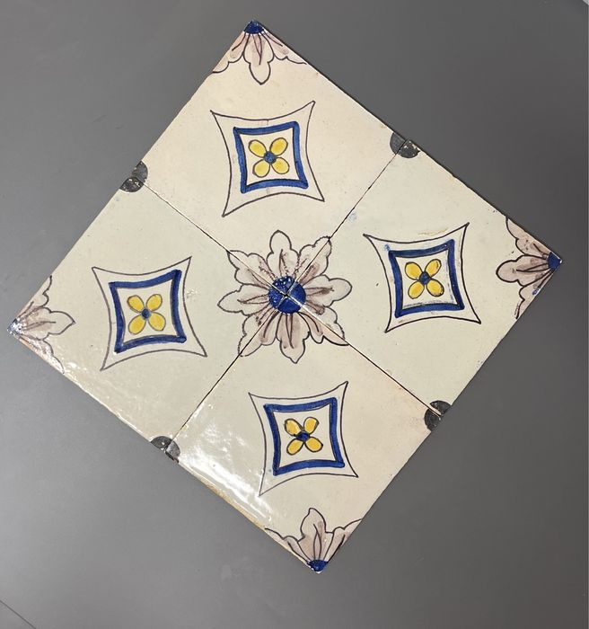 Azulejo Quadra Padrão Amarelo e Azul