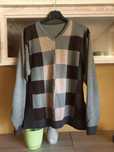 Elegancki i modny sweter w kratę | Rozmiar M