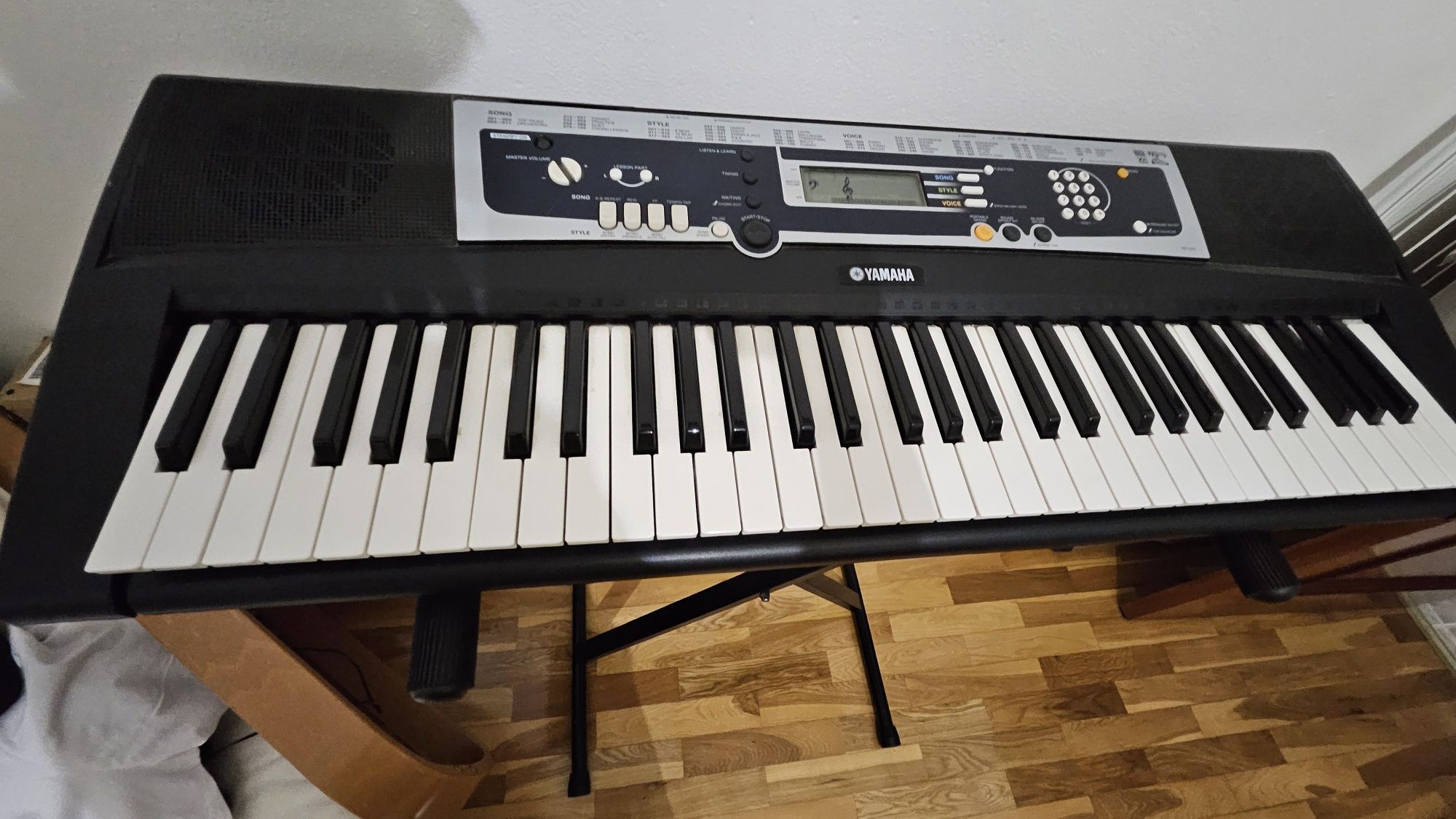 Teclado Yamaha + Tripé