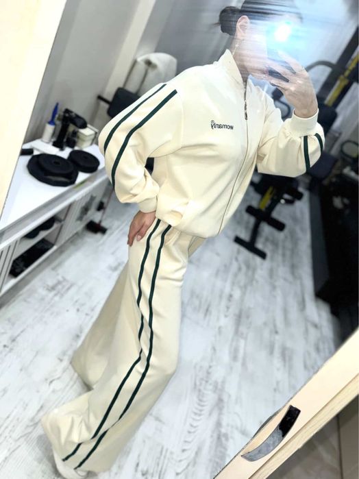 Стильний спортивний костюм