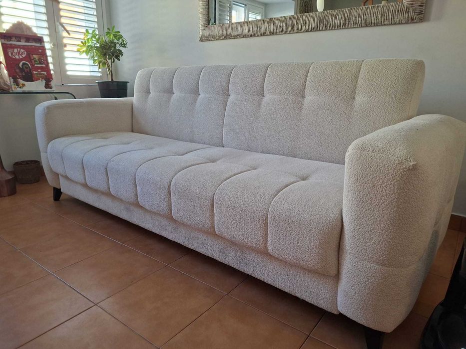 Sofá-cama 3 lugares com arrumação – quase novo