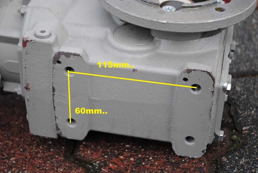 Motoreduktor kątowy 0.18kw. 8,6obr. z hamulcem. Siemens