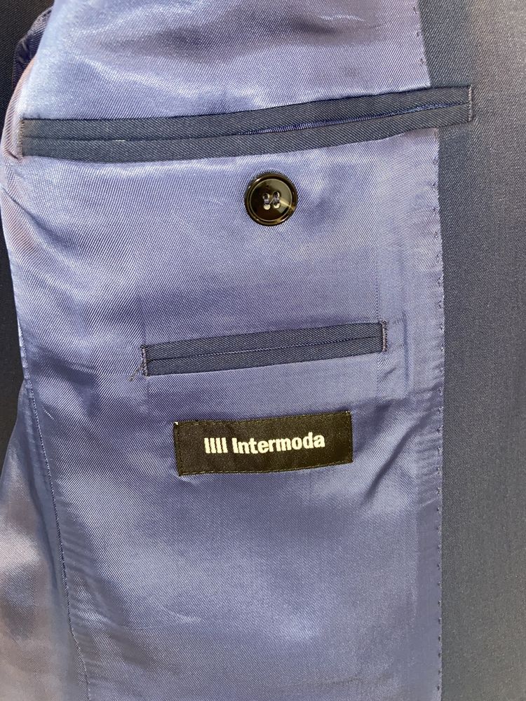 Niebieski garnitur marki Intermoda/Bytom