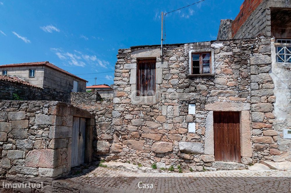 Casinhas para reabilitar - Lousa, Torre de Moncorvo, Portugal