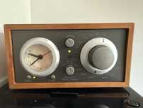 Radio drewnianej obudowie Henry Kloss