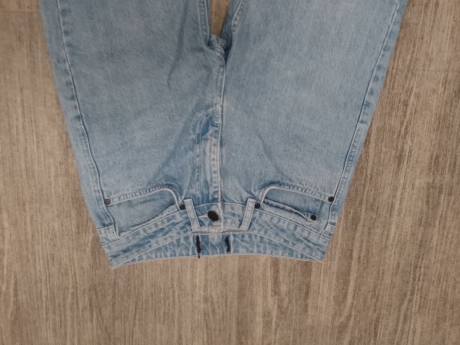 Sprzedam damskie spodnie jeansowe rozmiar S.