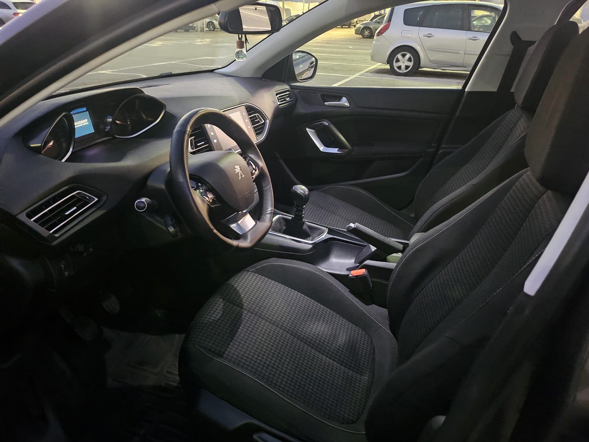 Peugeot 308 SW ACTIVE TETO PAnoramico 2019
