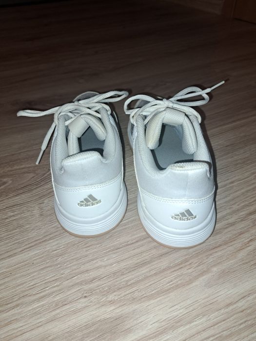 Damskie buty halowe adidas rozm. 40