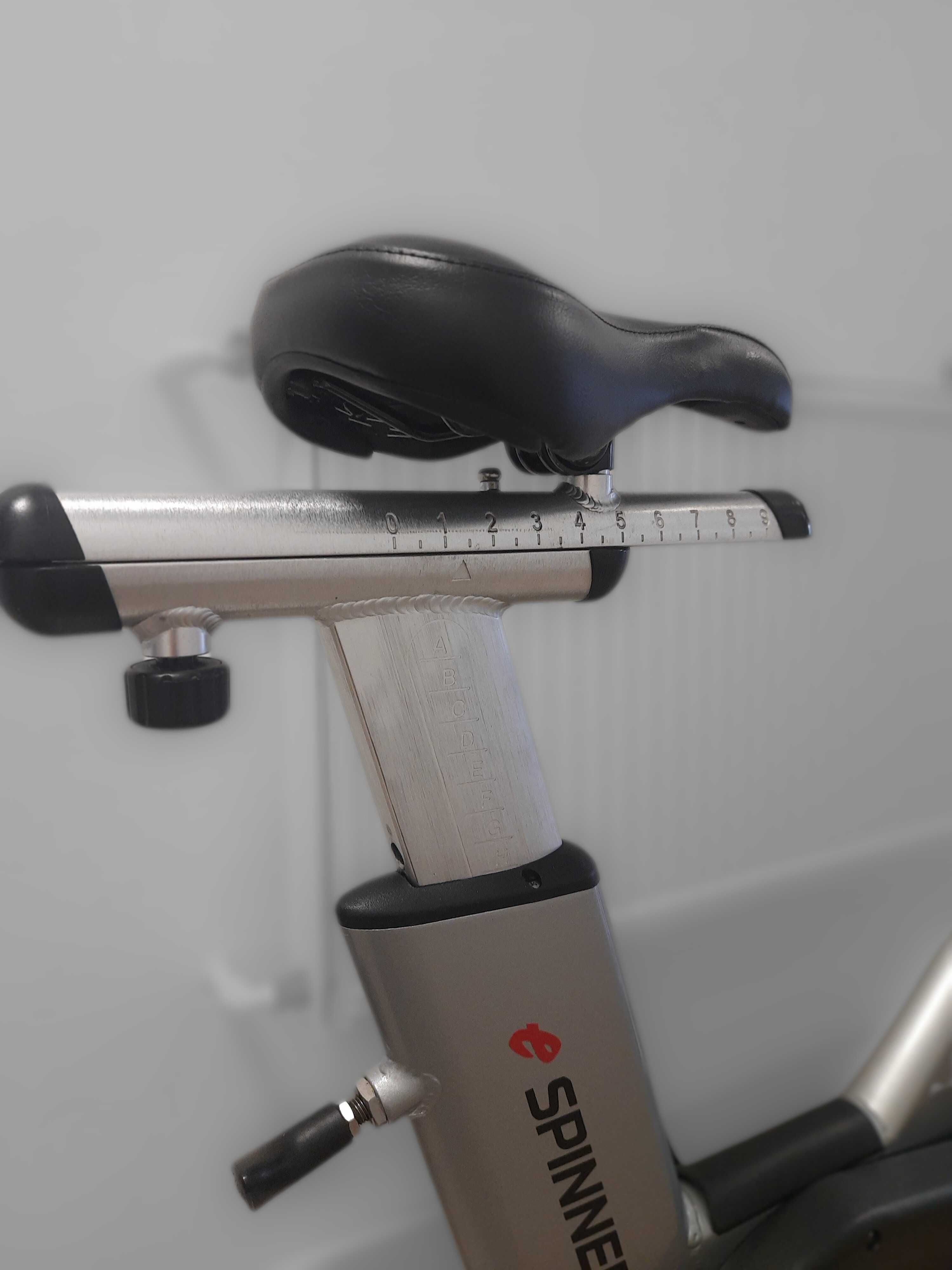 Rower stacjonarny spinningowy z wyświetlaczem E-spinner Star Trac
