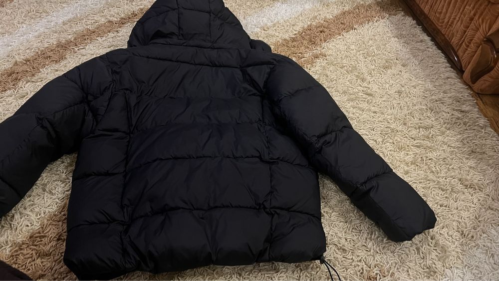 Чорна куртка зимова