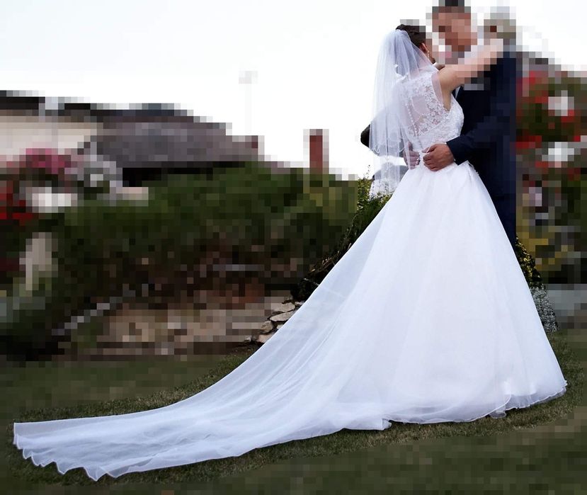 Suknia ślubna gratis welon i tren