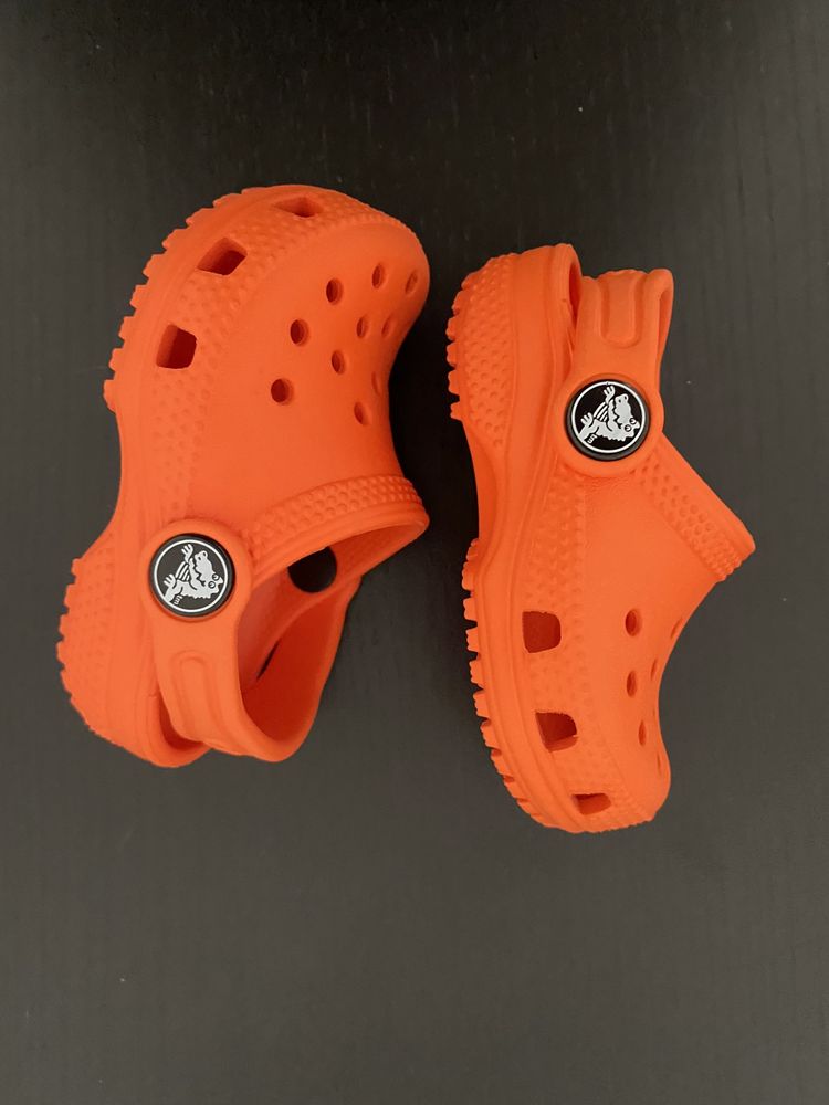 Crocs laranja 19/20