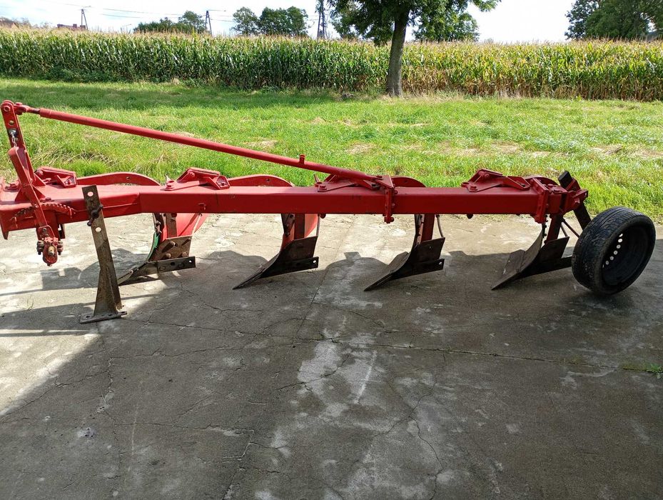 Pług 4 skibowy zagonowy od rolnika po wymianie elementów roboczych.