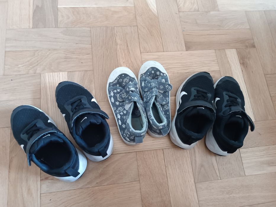 Trzy pary butów dla chłopca r.26/27