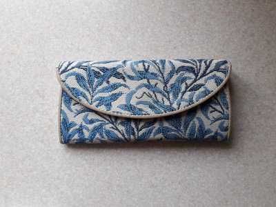 Стильный гобеленовый кошелек в принт листья