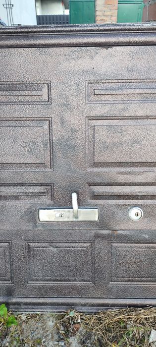 Двері вхідні металеві б/у