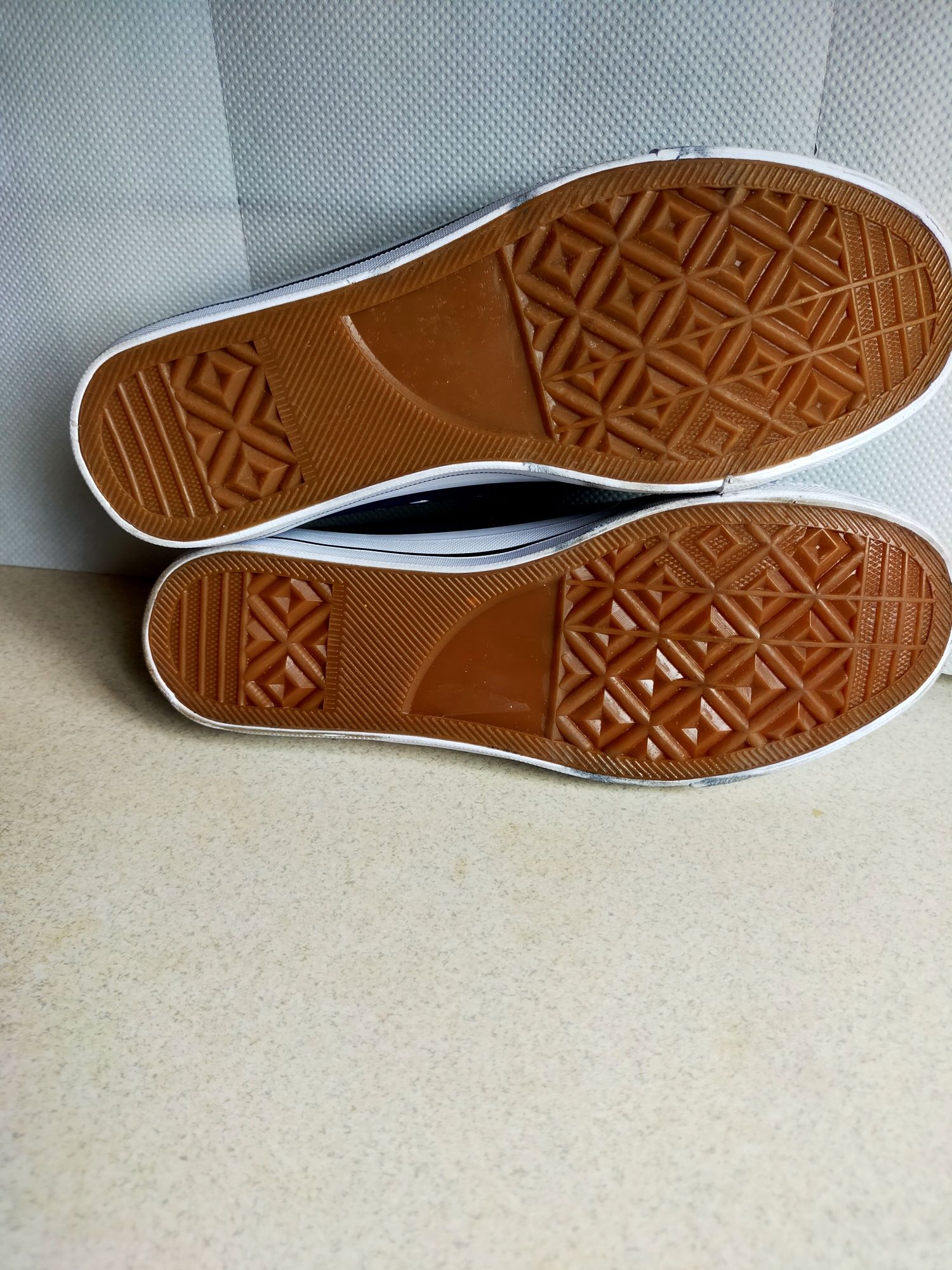 Buty sportowe trampki klasyczne 42