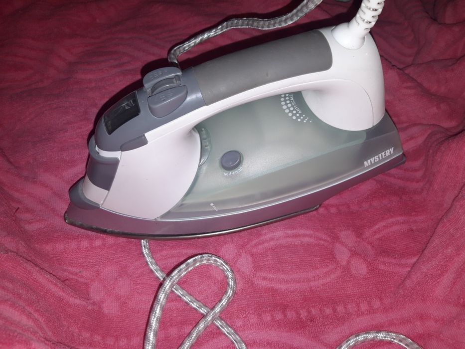 Утюг Mystery ручной паровой для одежды и ткани