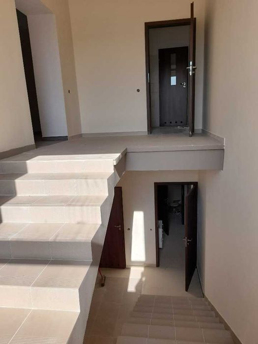 wynajmę ladne biuro 270m2 piętro widne Milanówek mozliwośc hostelu