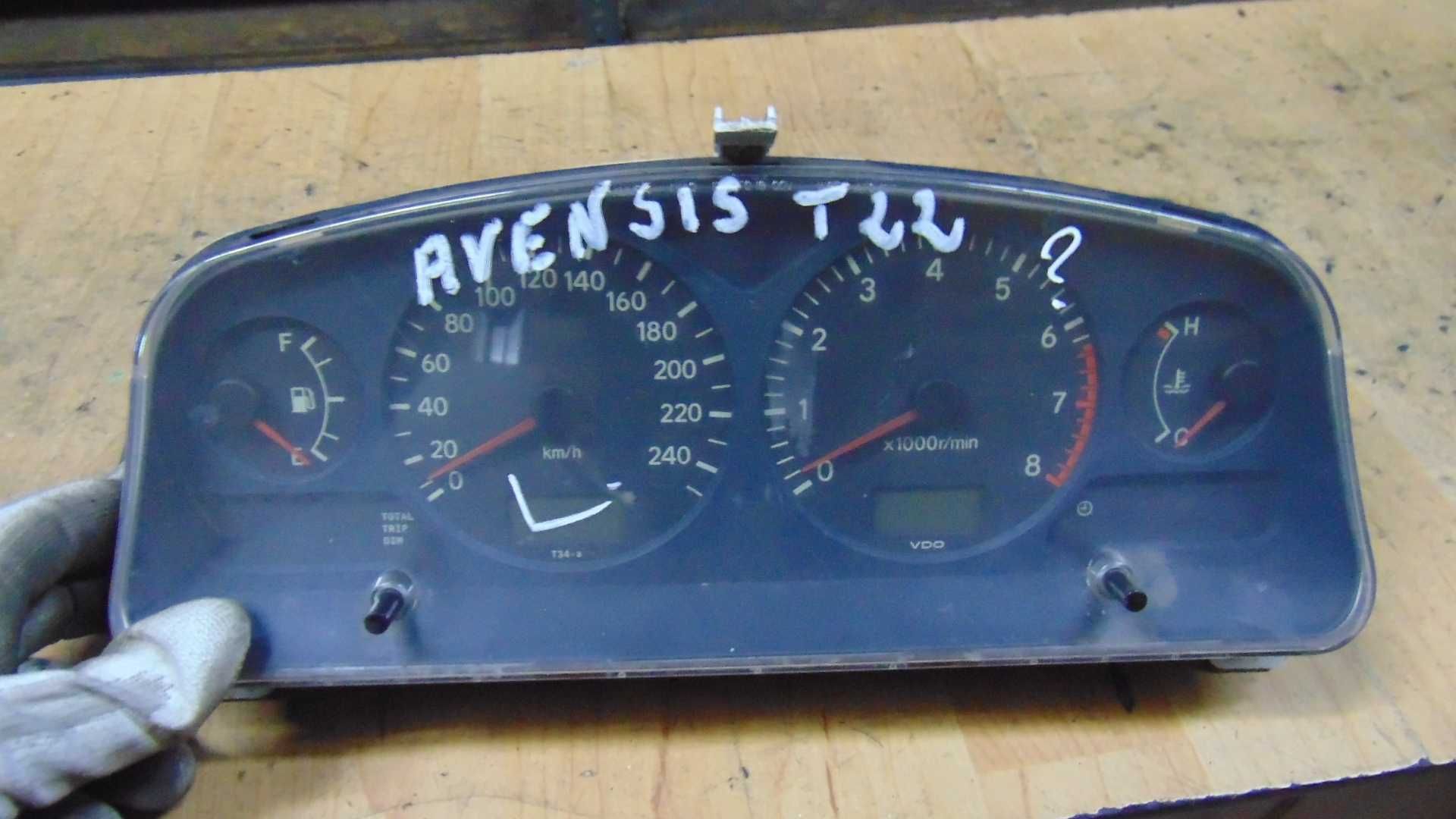 Sty4 Licznik zegary prędkościomierz toyota avensis t22 wysyłka