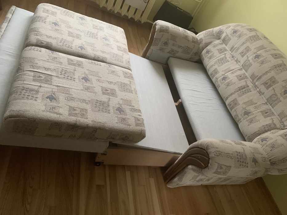 Sprzedam sofę rozkladana z funkcja spania  i  pojemnikiem na posciel