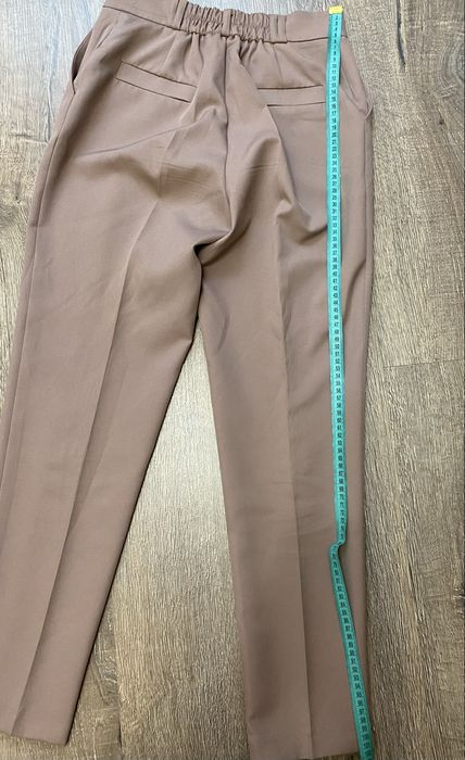 Жіночий брючний костюм