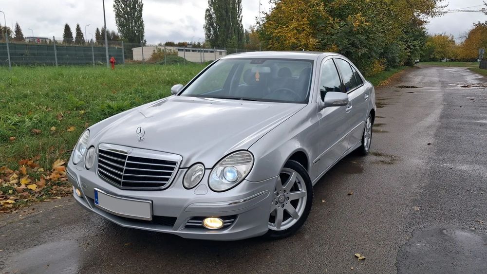 Mercedes-Benz Klasa E IDEALNY / Zarejestrowany / LIFT / SEDAN / Automat / Avantgarde / Xenon