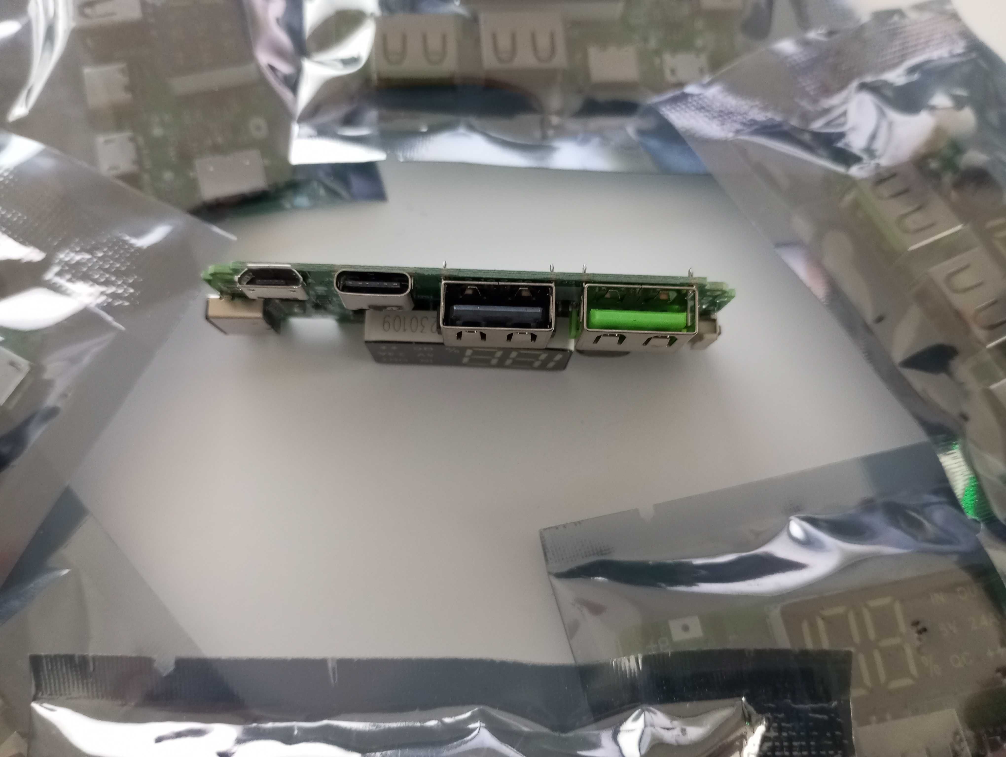 Модуль, плата PowerBank павербанк с LCD дисплеем, 3 x USB 5В,type c,2А