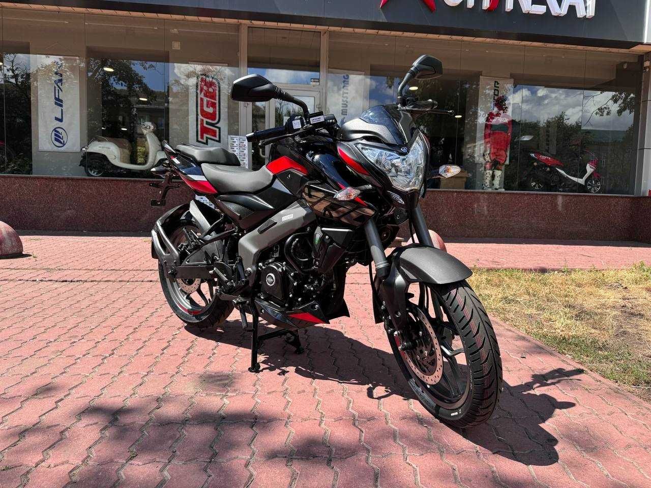 Мотоцикл BAJAJ PULSAR NS200 2025 офіційно в Арт мото Київ