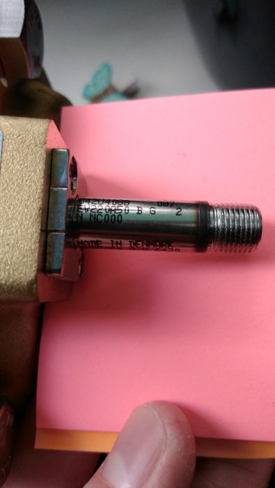 Электромагнитный клапан Danfoss 042U4088/042N0840/042U1042