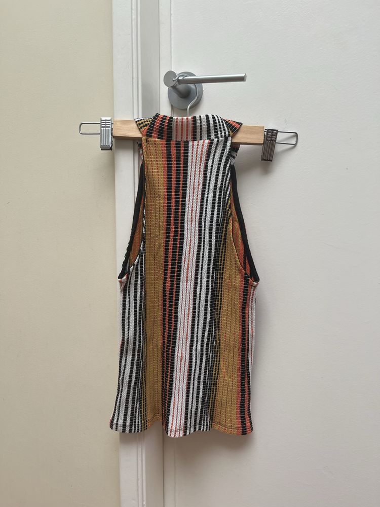 Top de diversas cores da Zara
