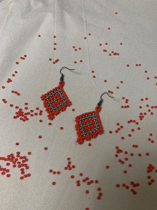 Чокер з бісеру, прикраса