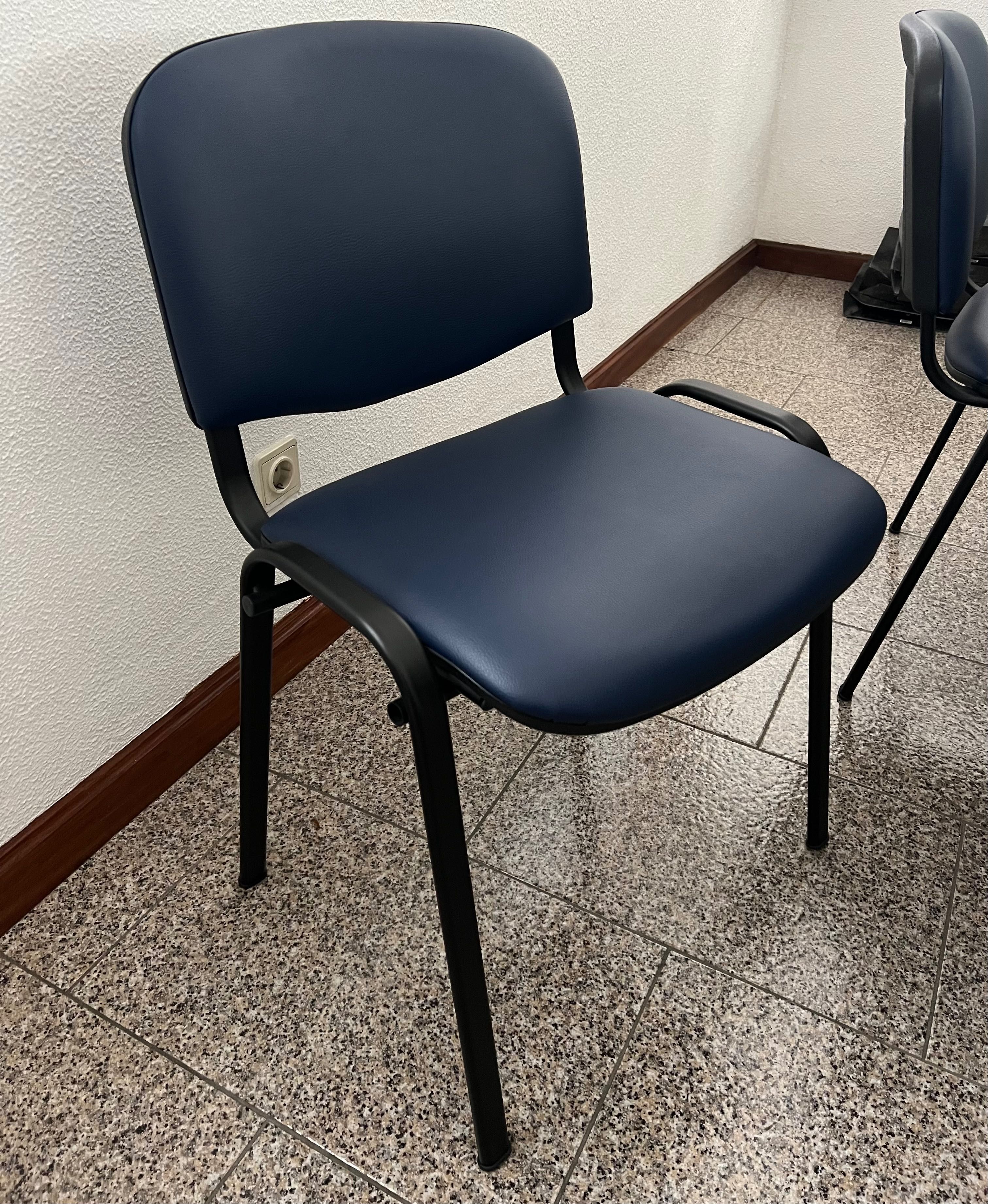 Mesa de reuniões e 5 cadeiras