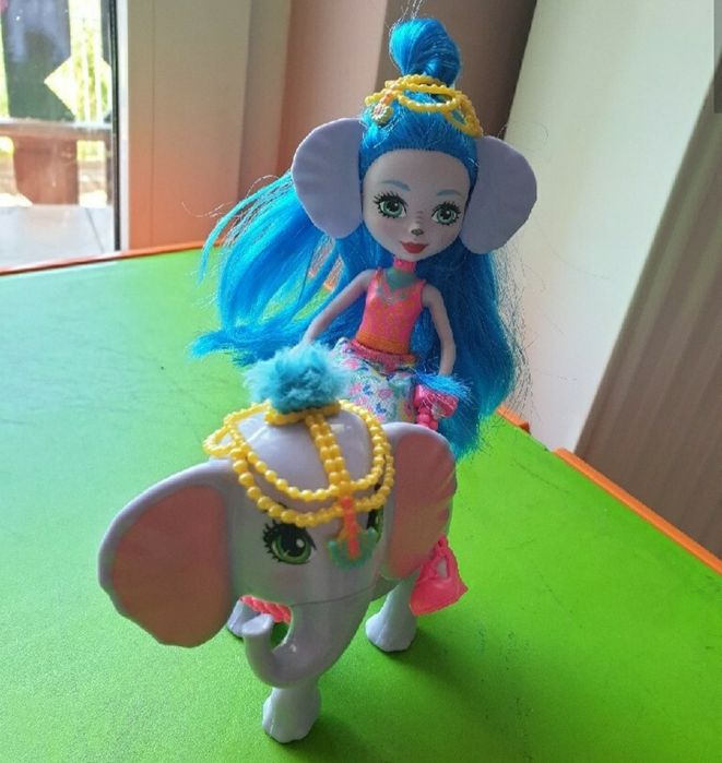 Zestaw lalek Enchantimals Lis, Skunks, Słoń