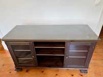 Movel TV IKEA MARKOR (138x53x72), com tampo de vidro