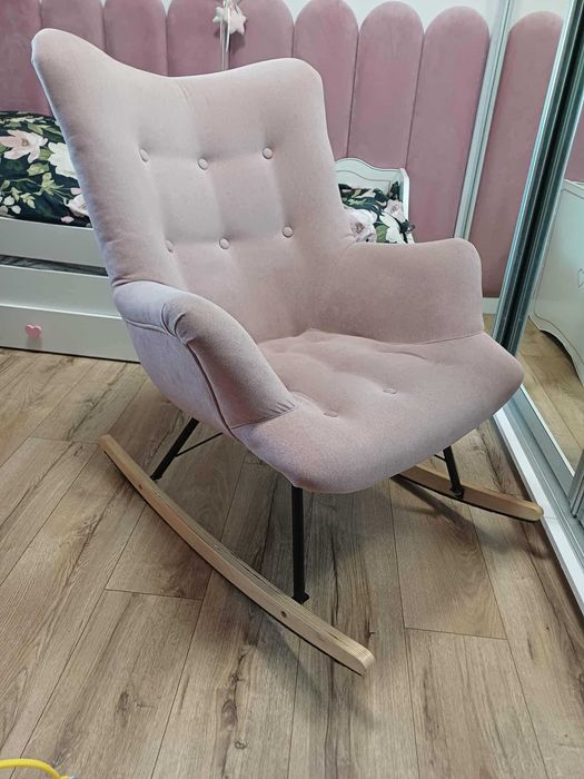 Elegancki fotel bujany duży pudrowy róż