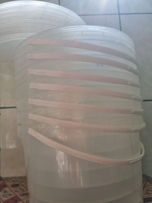 Продам ведро пластиковое 5л б/у.