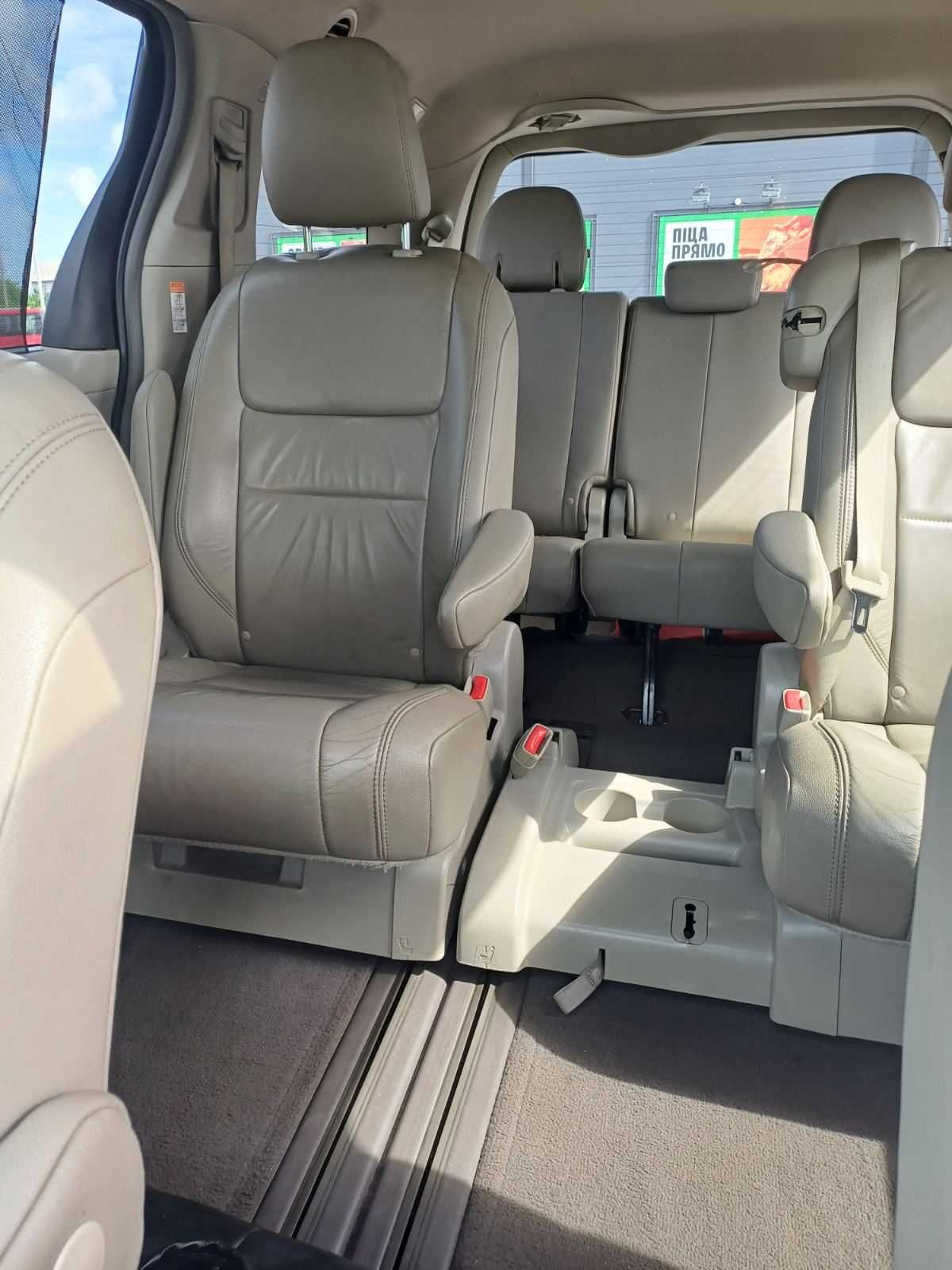Продам Toyota Sienna
