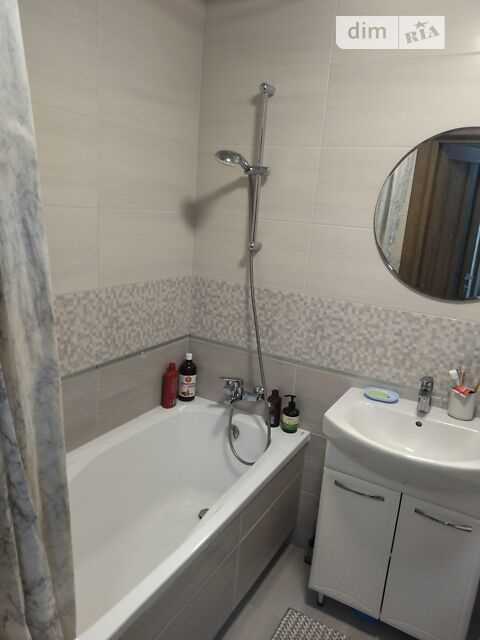 3к! квартира, Поділ, 5/10 пов, 73 м2, цегла, косметика, роздільні кімн