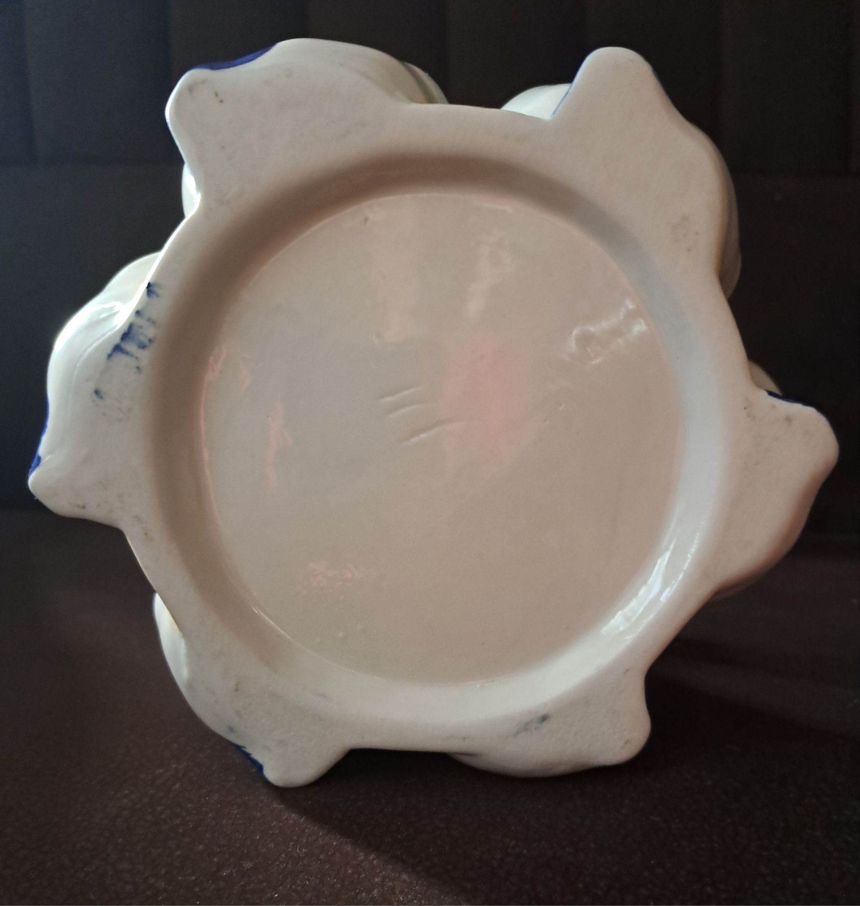 Porcelanowy pojemnik na rzeżucha.
